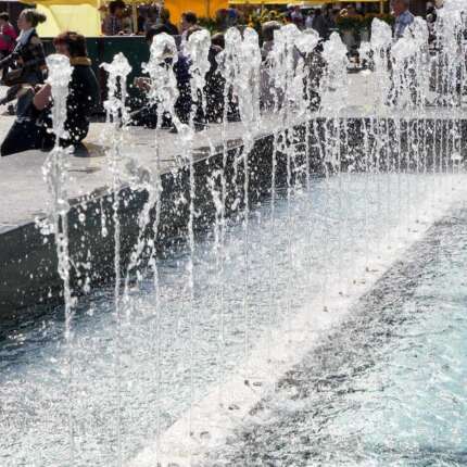 Straight Fountain Structure